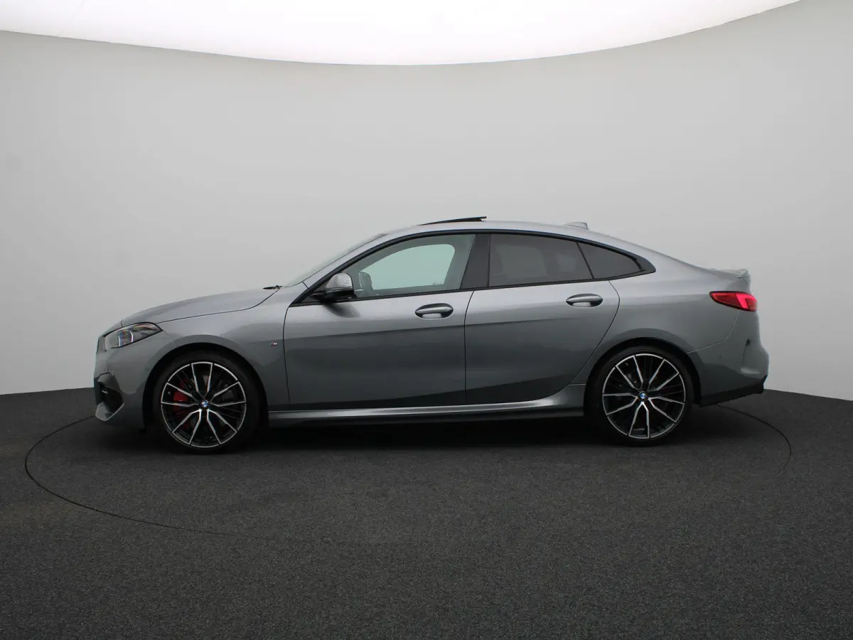 220i M Sportpakket Pro | Premium Pack | Travel Pack | Achteruitrijcamera | Panoramadak | Active Cruise Control | HiFi | 19''