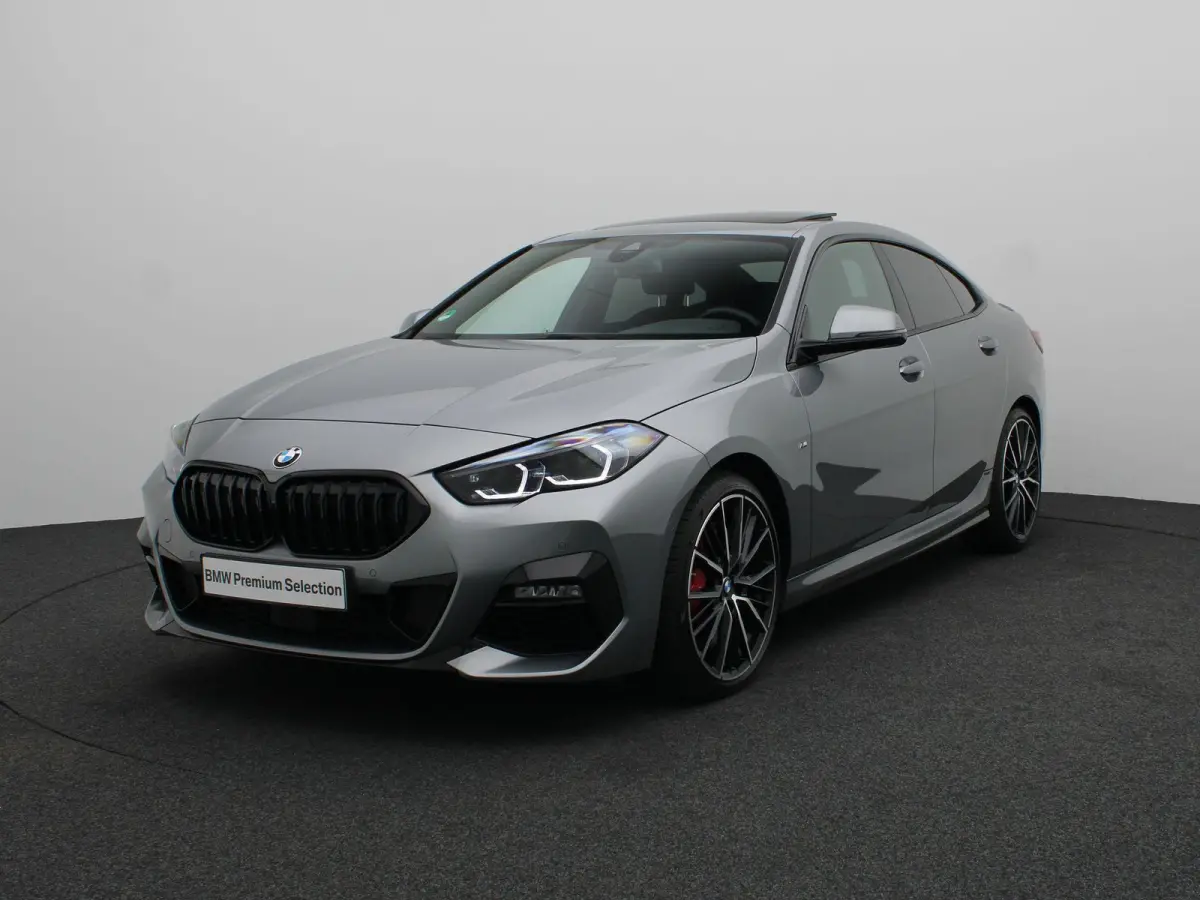 220i M Sportpakket Pro | Premium Pack | Travel Pack | Achteruitrijcamera | Panoramadak | Active Cruise Control | HiFi | 19''