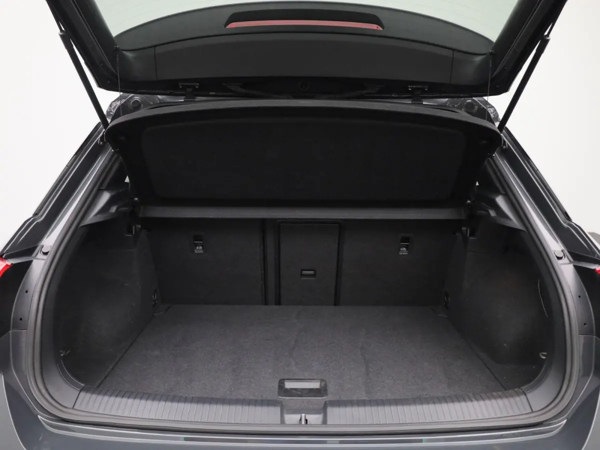 1.0 TSI Style Business | Apple Carplay / Android Auto | Stoelverwarming | Parkeersensoren | Climate Control |
