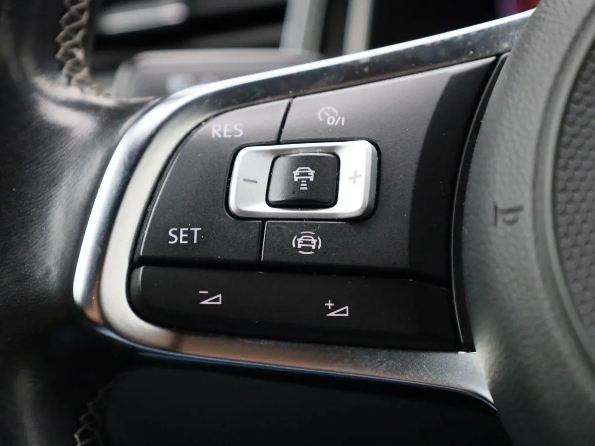 1.0 TSI Style Business | Apple Carplay / Android Auto | Stoelverwarming | Parkeersensoren | Climate Control |
