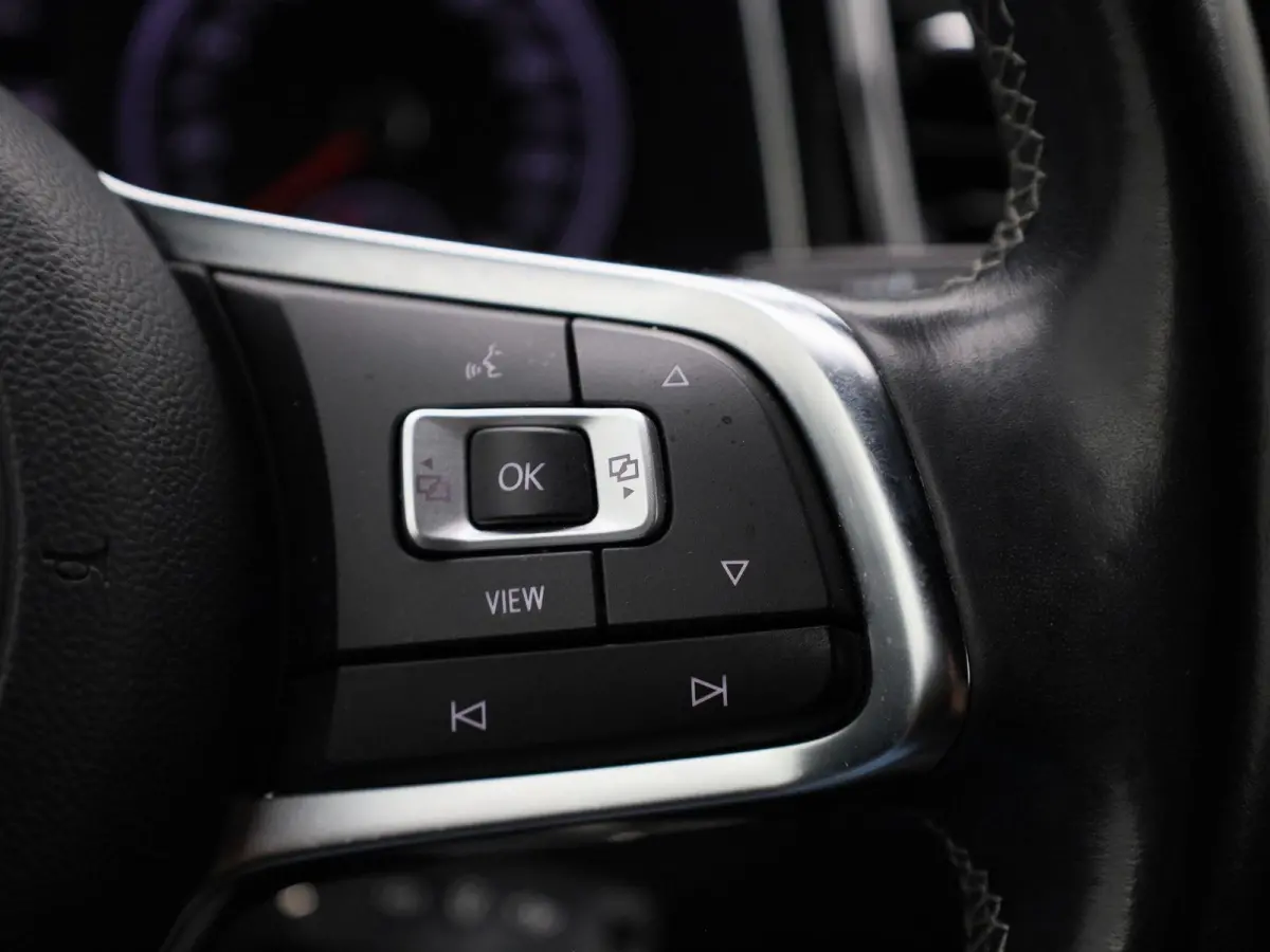 1.0 TSI Style Business | Apple Carplay / Android Auto | Stoelverwarming | Parkeersensoren | Climate Control |