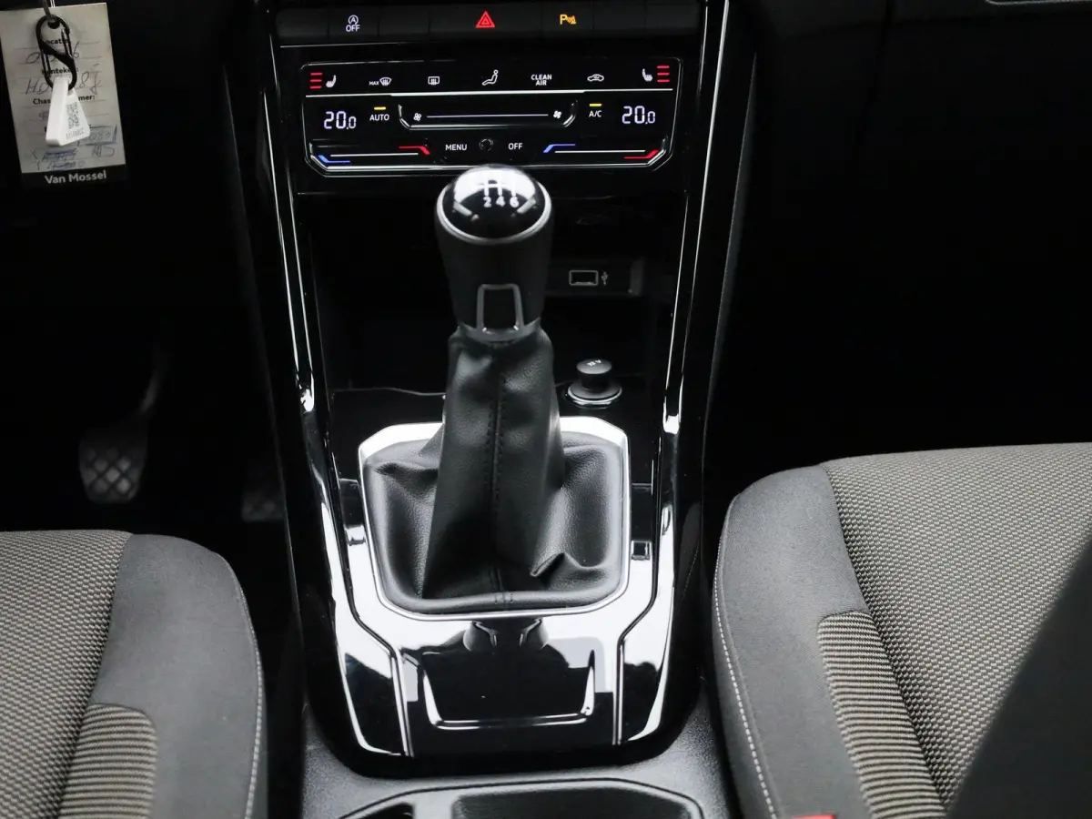 1.0 TSI Style Business | Apple Carplay / Android Auto | Stoelverwarming | Parkeersensoren | Climate Control |