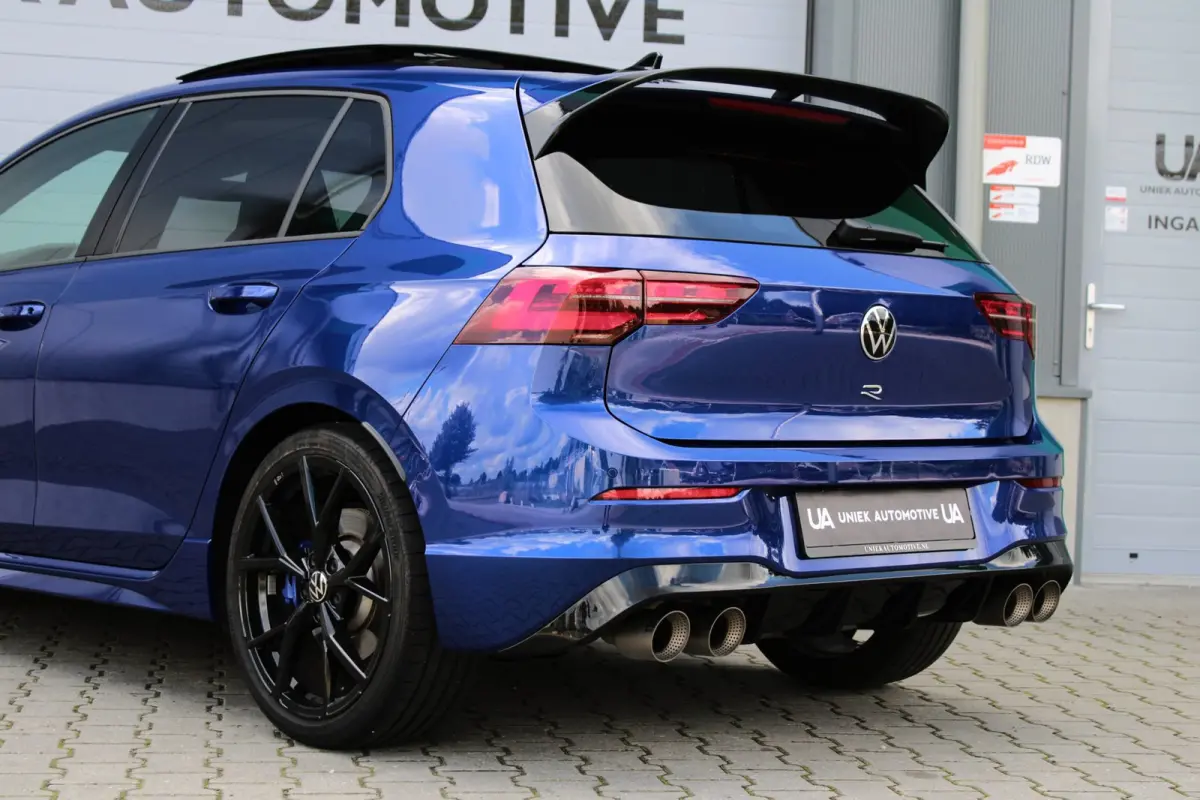2.0 TSI R 4M PERFORMANCE | HEAD UP | AKRAPOVIC | PANO | H&K | LEDER | CARPLAY | CAMERA | ACC | LED IQ | 19"