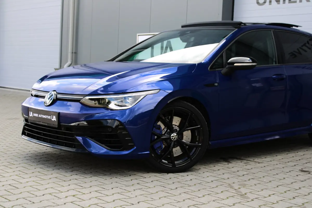 2.0 TSI R 4M PERFORMANCE | HEAD UP | AKRAPOVIC | PANO | H&K | LEDER | CARPLAY | CAMERA | ACC | LED IQ | 19"