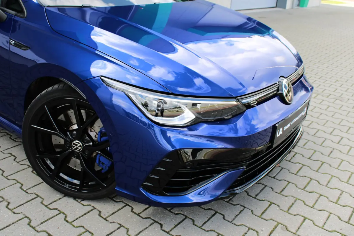 2.0 TSI R 4M PERFORMANCE | HEAD UP | AKRAPOVIC | PANO | H&K | LEDER | CARPLAY | CAMERA | ACC | LED IQ | 19"