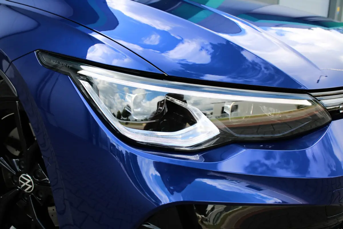 2.0 TSI R 4M PERFORMANCE | HEAD UP | AKRAPOVIC | PANO | H&K | LEDER | CARPLAY | CAMERA | ACC | LED IQ | 19"