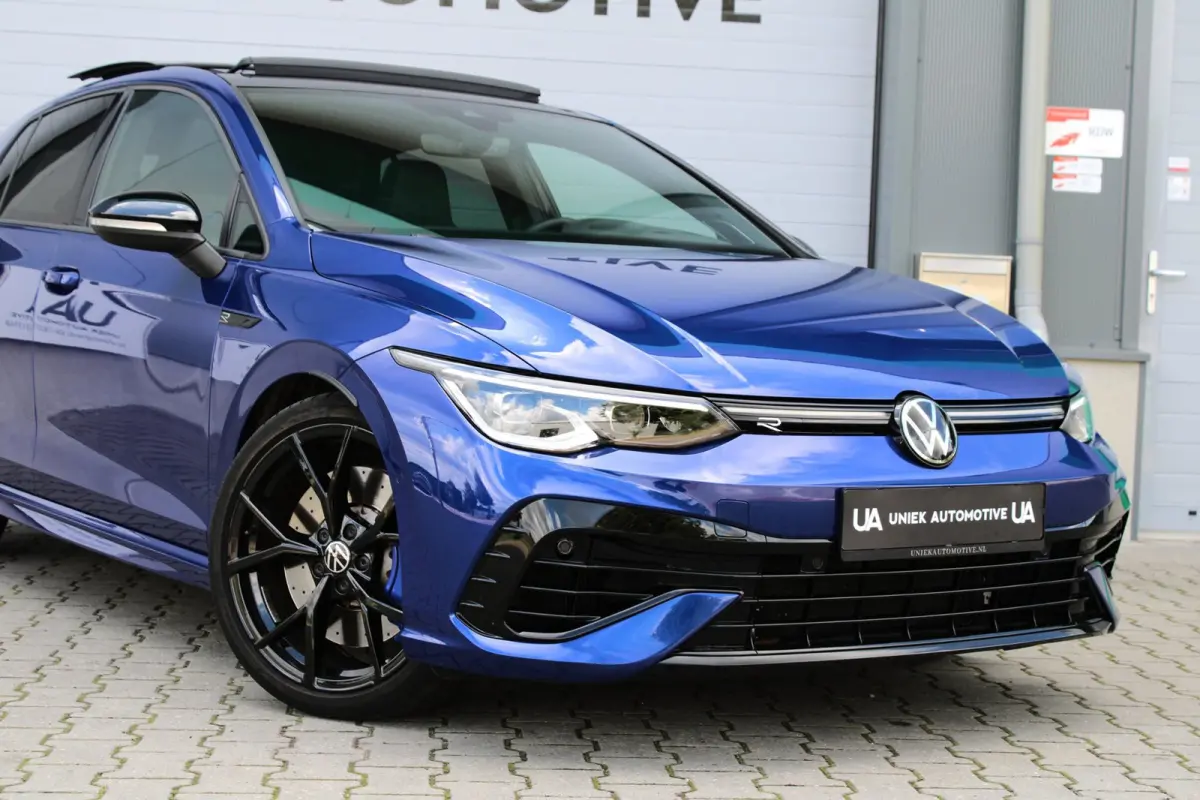 2.0 TSI R 4M PERFORMANCE | HEAD UP | AKRAPOVIC | PANO | H&K | LEDER | CARPLAY | CAMERA | ACC | LED IQ | 19"