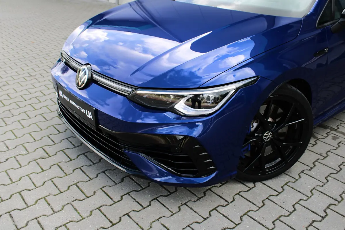 2.0 TSI R 4M PERFORMANCE | HEAD UP | AKRAPOVIC | PANO | H&K | LEDER | CARPLAY | CAMERA | ACC | LED IQ | 19"