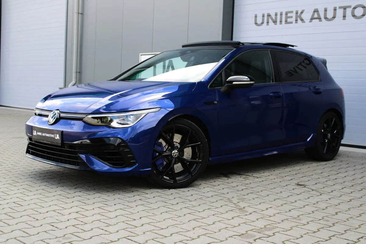 2.0 TSI R 4M PERFORMANCE | HEAD UP | AKRAPOVIC | PANO | H&K | LEDER | CARPLAY | CAMERA | ACC | LED IQ | 19"