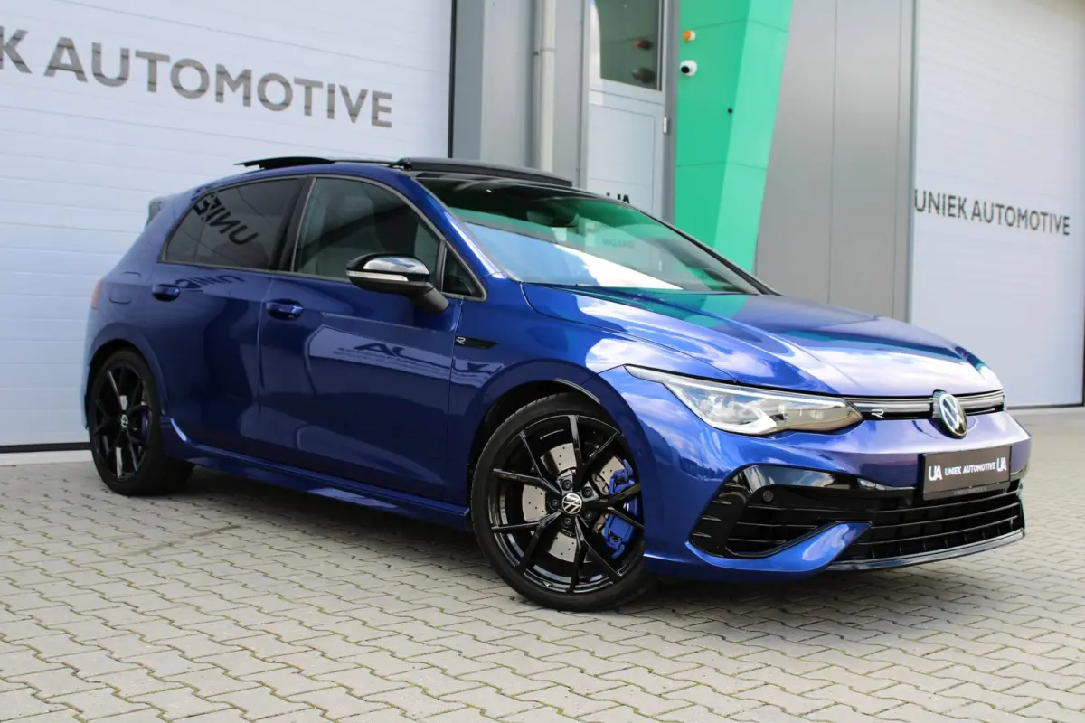 2.0 TSI R 4M PERFORMANCE | HEAD UP | AKRAPOVIC | PANO | H&K | LEDER | CARPLAY | CAMERA | ACC | LED IQ | 19"