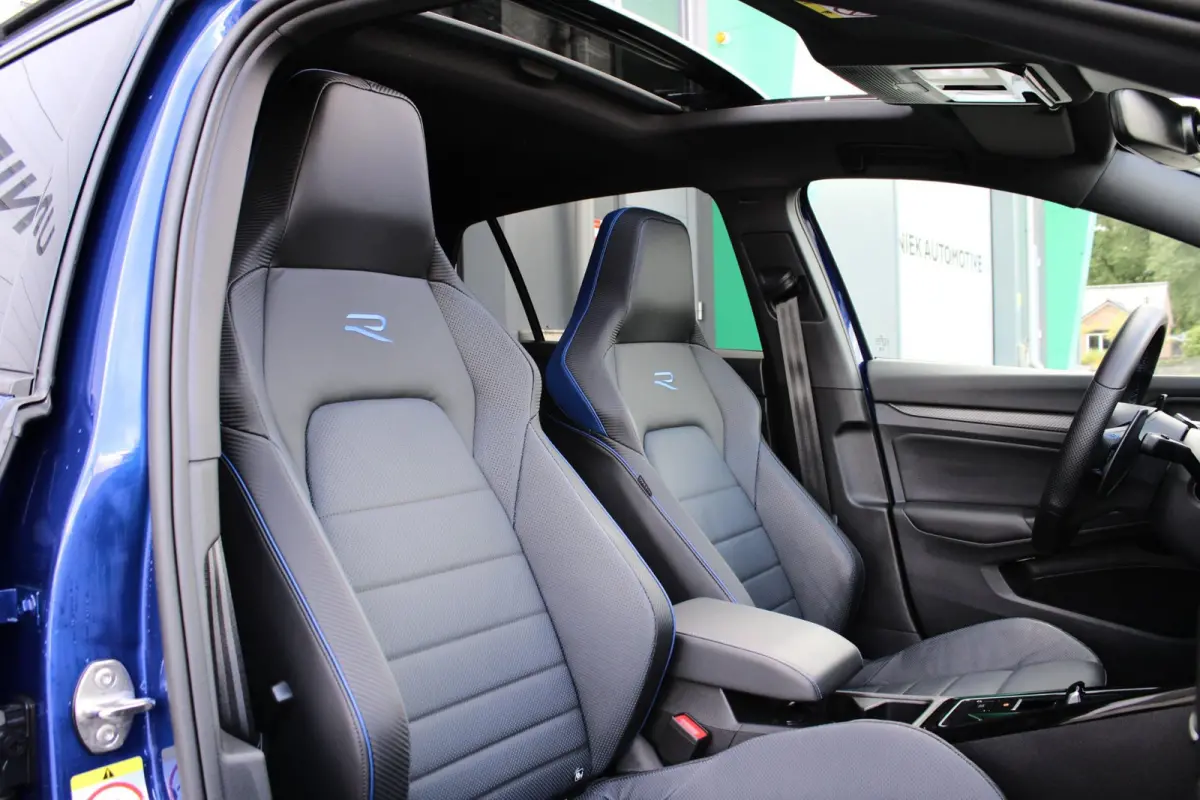 2.0 TSI R 4M PERFORMANCE | HEAD UP | AKRAPOVIC | PANO | H&K | LEDER | CARPLAY | CAMERA | ACC | LED IQ | 19"