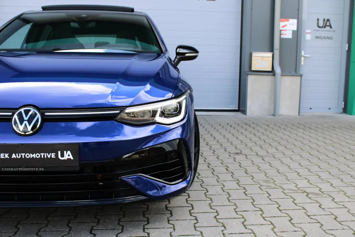 2.0 TSI R 4M PERFORMANCE | HEAD UP | AKRAPOVIC | PANO | H&K | LEDER | CARPLAY | CAMERA | ACC | LED IQ | 19"