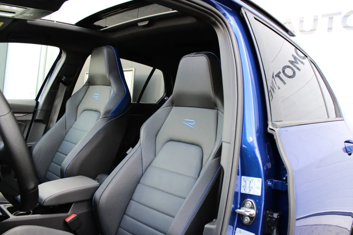 2.0 TSI R 4M PERFORMANCE | HEAD UP | AKRAPOVIC | PANO | H&K | LEDER | CARPLAY | CAMERA | ACC | LED IQ | 19"