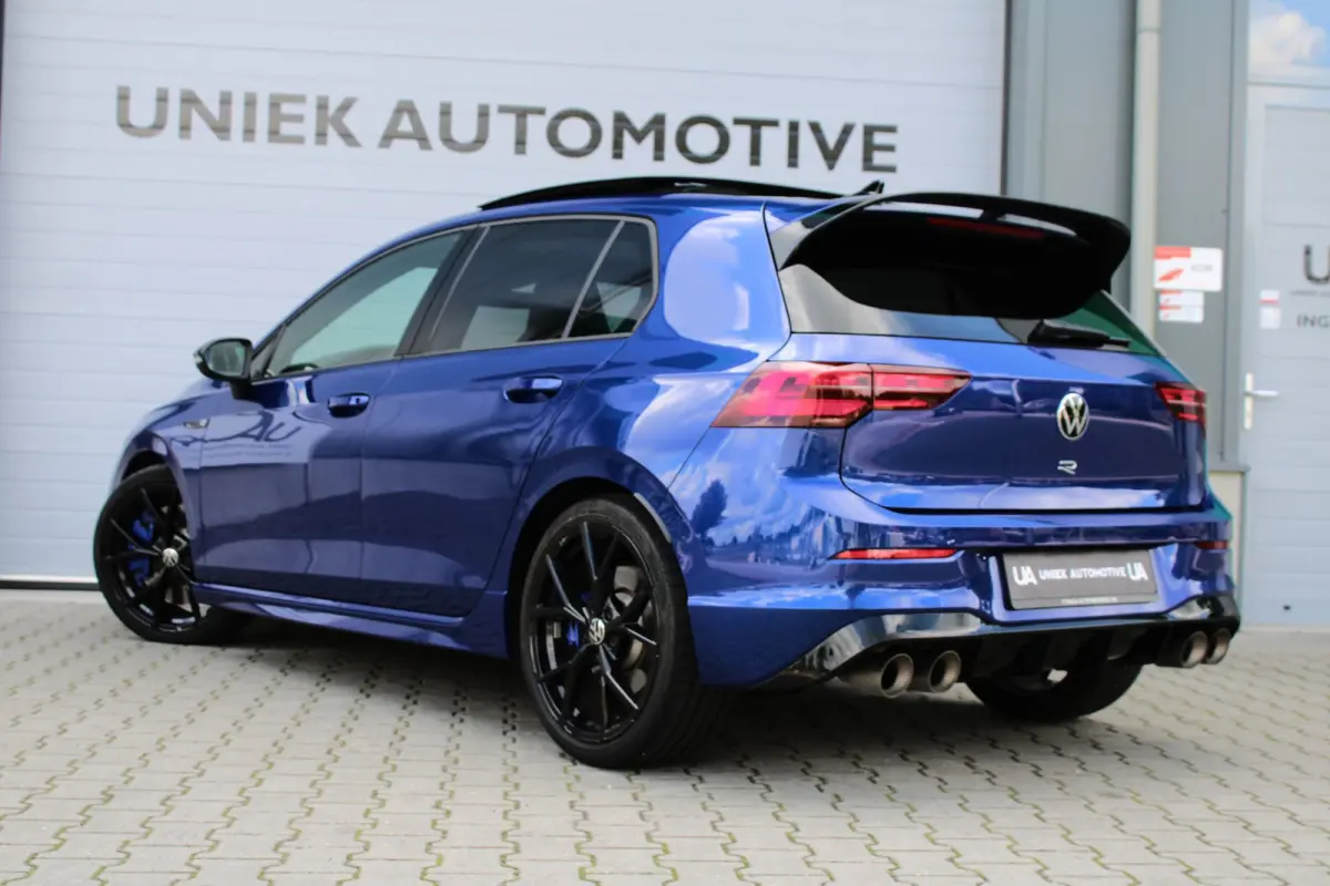2.0 TSI R 4M PERFORMANCE | HEAD UP | AKRAPOVIC | PANO | H&K | LEDER | CARPLAY | CAMERA | ACC | LED IQ | 19"