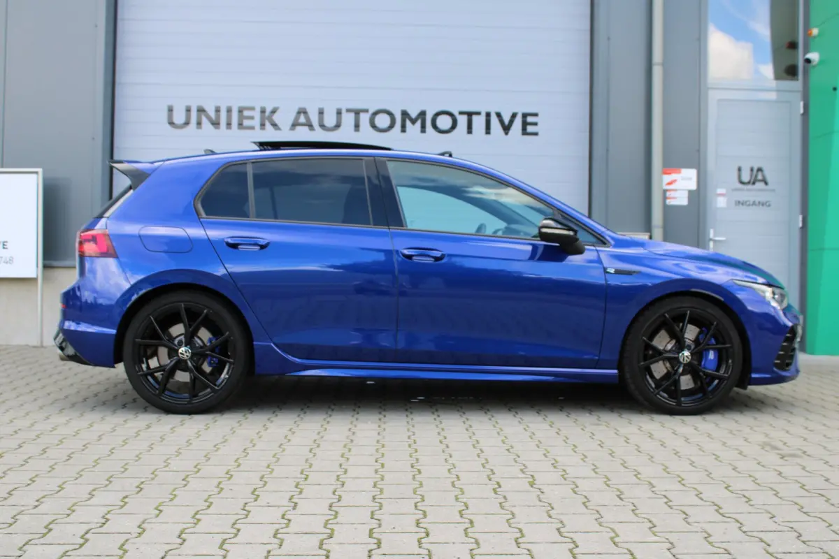 2.0 TSI R 4M PERFORMANCE | HEAD UP | AKRAPOVIC | PANO | H&K | LEDER | CARPLAY | CAMERA | ACC | LED IQ | 19"