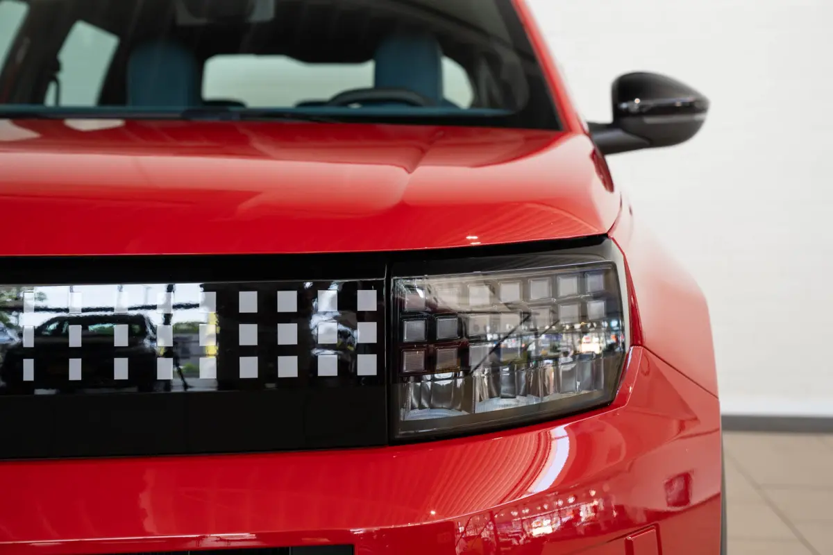 RED 11kW 44 kWh | SOH 100% | Tot 8 Jaar Garantie | 3-Fase | Apple Carplay & Android Auto | Parkeersensoren | Airco | Cruise Controle |