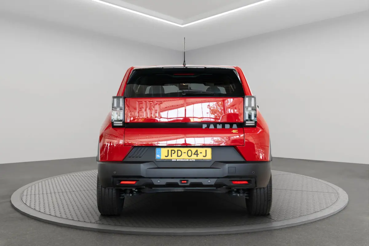 RED 11kW 44 kWh | SOH 100% | Tot 8 Jaar Garantie | 3-Fase | Apple Carplay & Android Auto | Parkeersensoren | Airco | Cruise Controle |