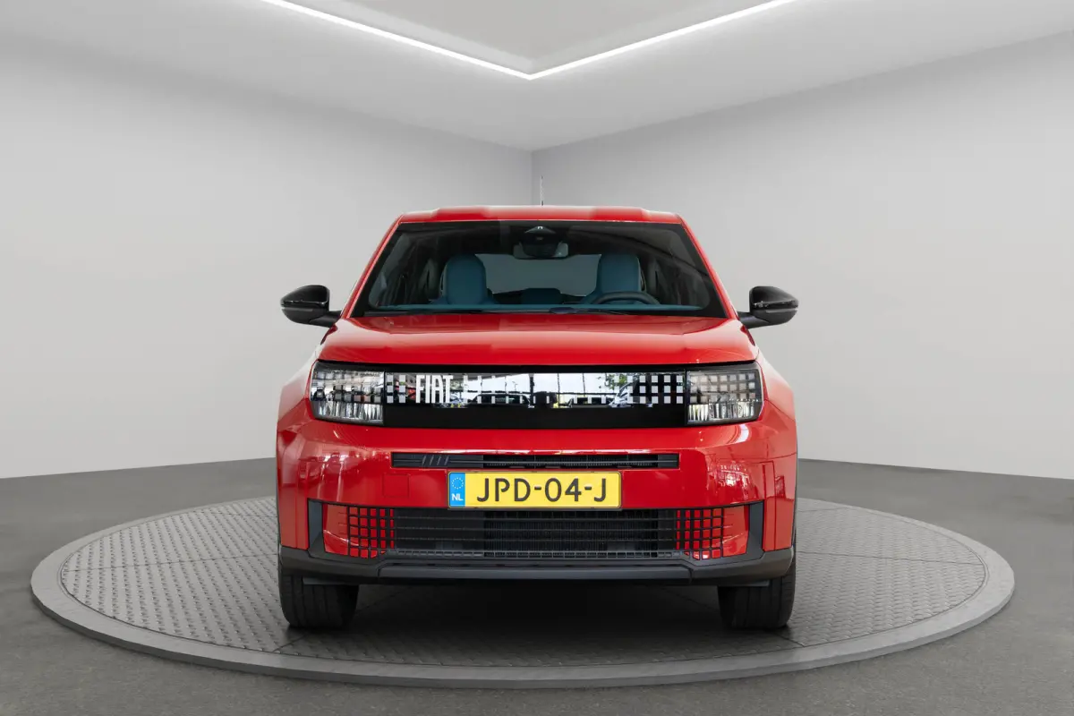 RED 11kW 44 kWh | SOH 100% | Tot 8 Jaar Garantie | 3-Fase | Apple Carplay & Android Auto | Parkeersensoren | Airco | Cruise Controle |