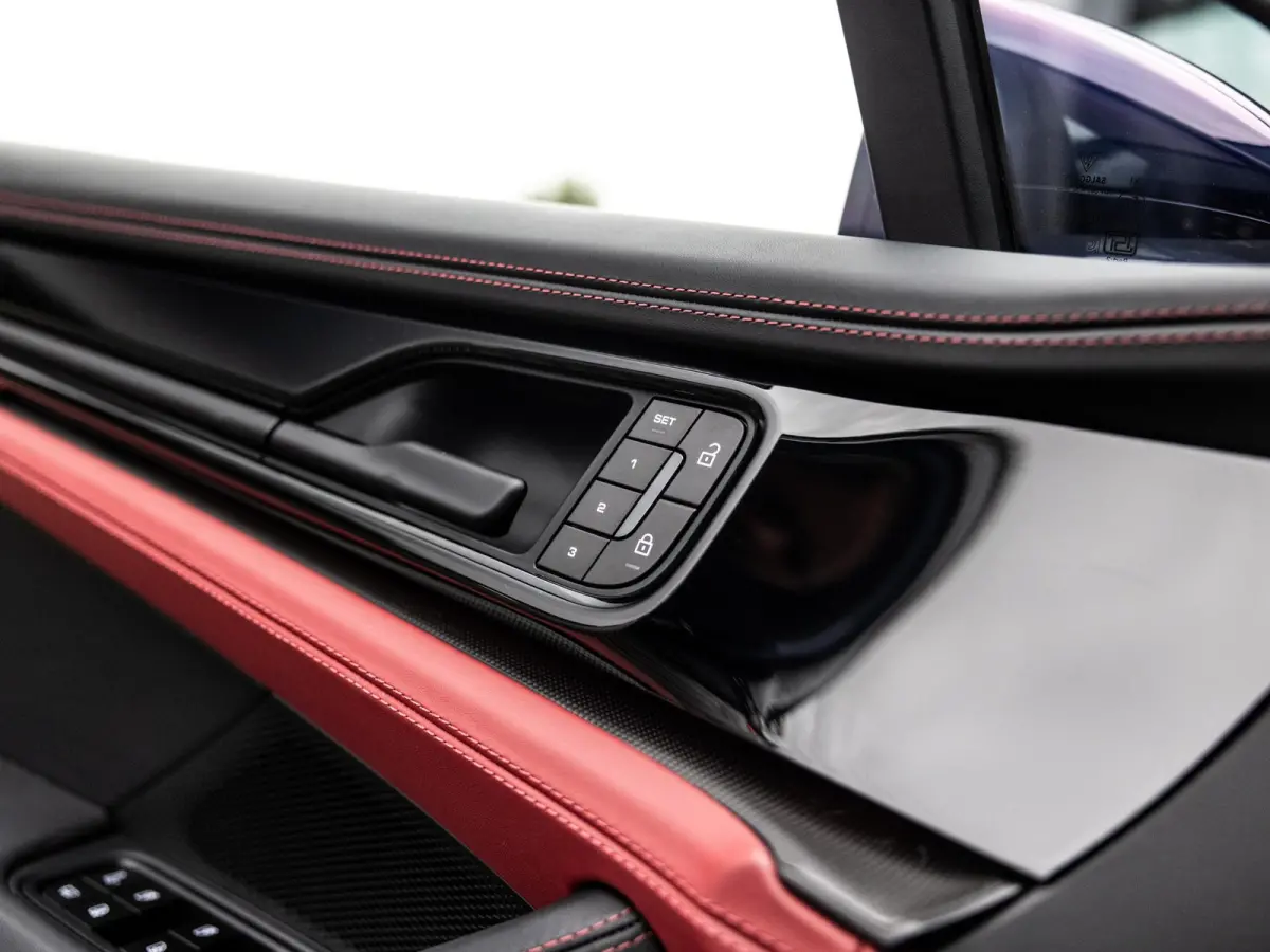 4.0 Turbo E-Hybrid | NIEUW MODEL | ACTIVE RIDE | PANORAMA | 4WIELBESTURING | SPORT DESIGN | PASSENGER DISPLAY | SOFT CLOSE | 360 CAMERA | BOSE | PDLS+ | INNODRIVE | 14-WEG STOELEN |