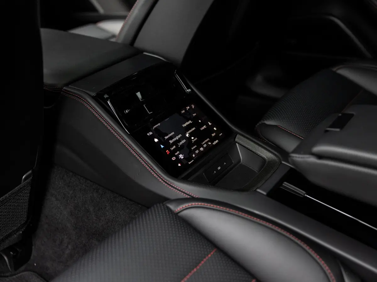 4.0 Turbo E-Hybrid | NIEUW MODEL | ACTIVE RIDE | PANORAMA | 4WIELBESTURING | SPORT DESIGN | PASSENGER DISPLAY | SOFT CLOSE | 360 CAMERA | BOSE | PDLS+ | INNODRIVE | 14-WEG STOELEN |
