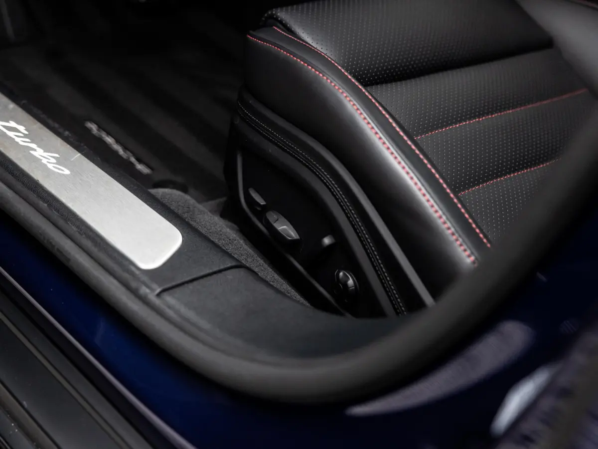4.0 Turbo E-Hybrid | NIEUW MODEL | ACTIVE RIDE | PANORAMA | 4WIELBESTURING | SPORT DESIGN | PASSENGER DISPLAY | SOFT CLOSE | 360 CAMERA | BOSE | PDLS+ | INNODRIVE | 14-WEG STOELEN |