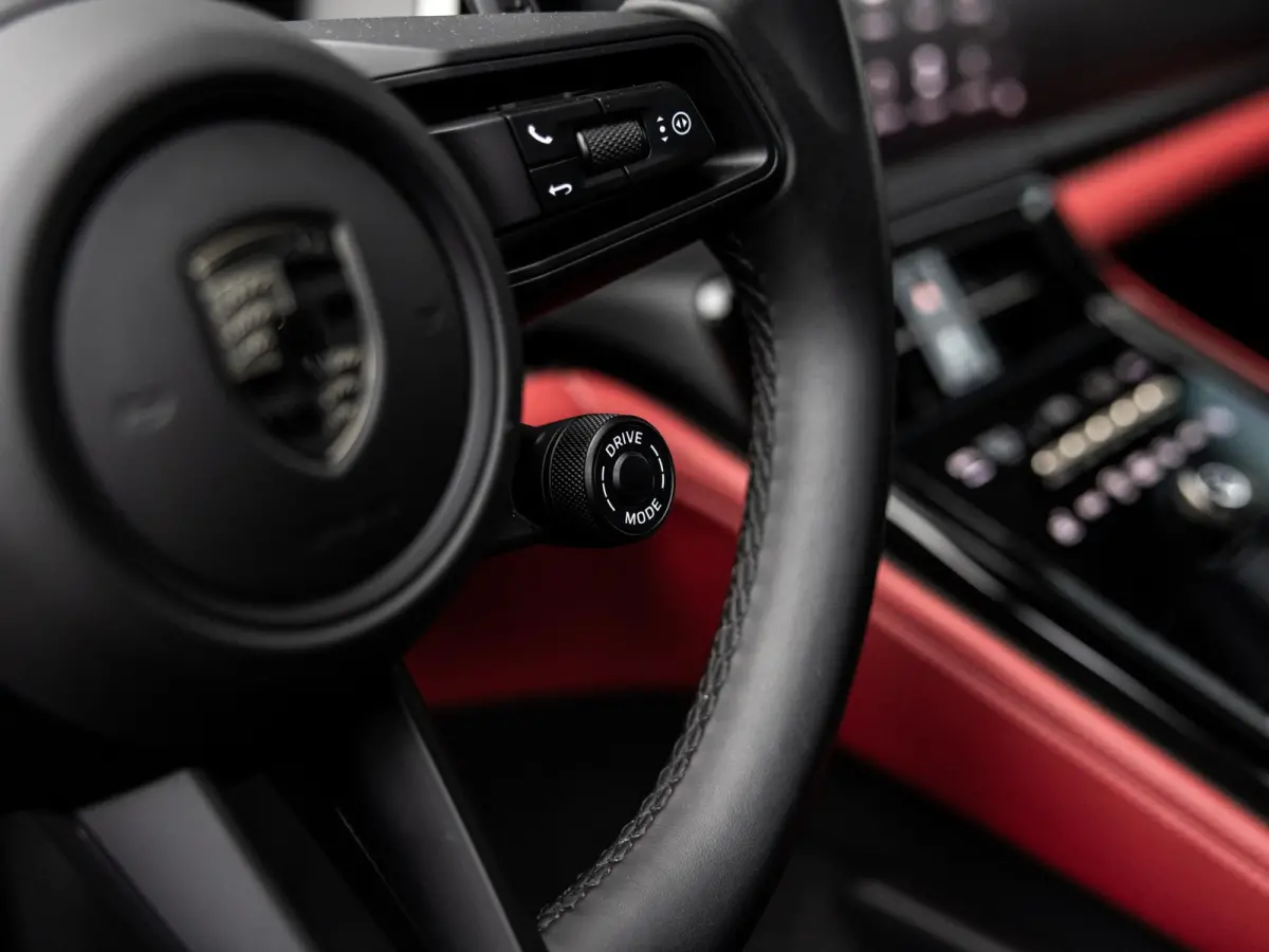4.0 Turbo E-Hybrid | NIEUW MODEL | ACTIVE RIDE | PANORAMA | 4WIELBESTURING | SPORT DESIGN | PASSENGER DISPLAY | SOFT CLOSE | 360 CAMERA | BOSE | PDLS+ | INNODRIVE | 14-WEG STOELEN |