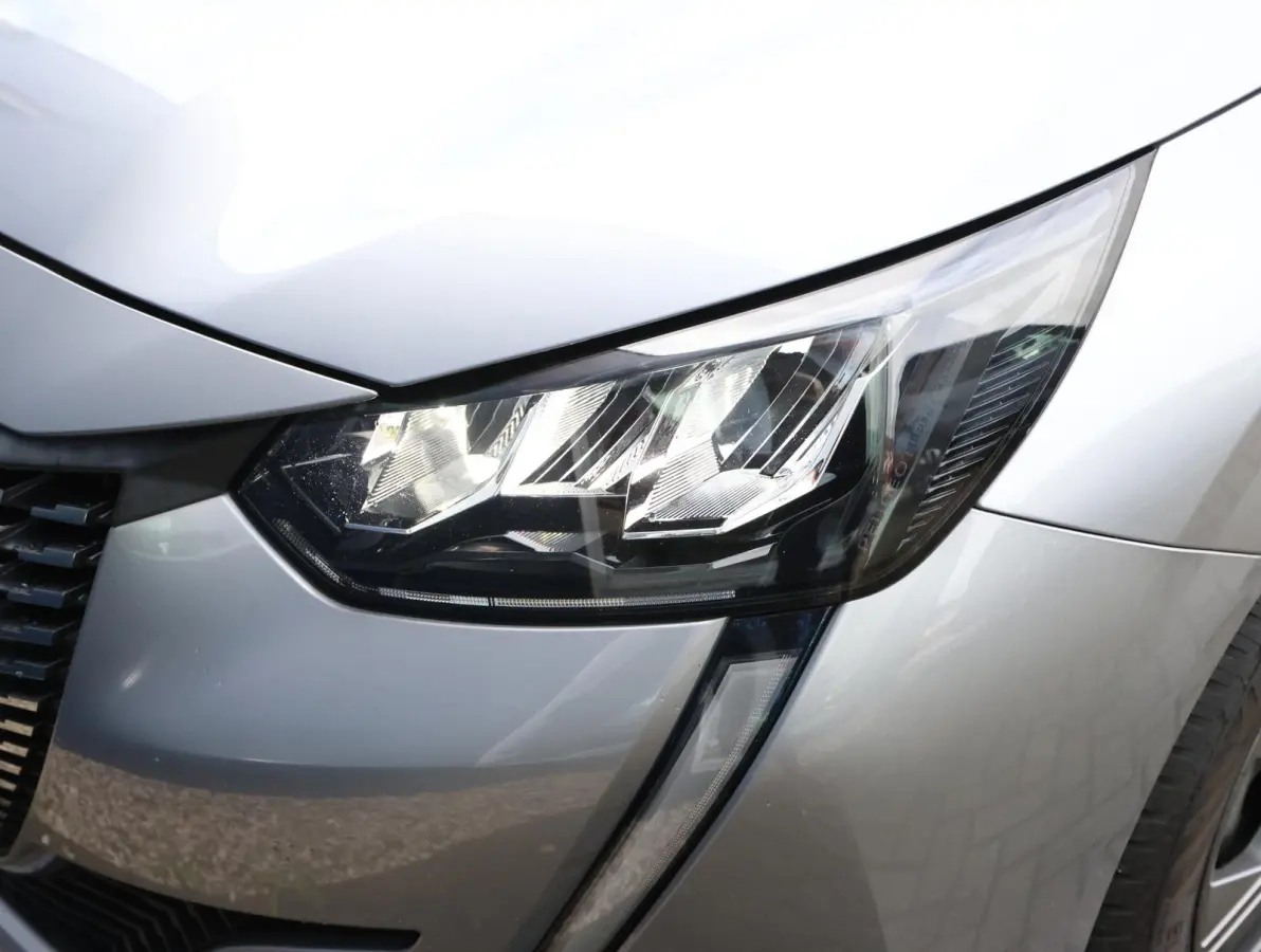1.2 PureTech Active Pack LED | Parkeersensoren voor | DAB | 16" LMV All-season | Apple Carplay & Android Auto