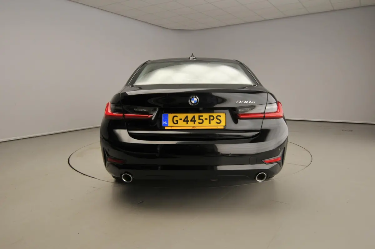 330e | LED | Leder | Navigatie | Sportstoelen | Stoelverwarming | SOH 94% | Hifi speakers | Alu 17 inch