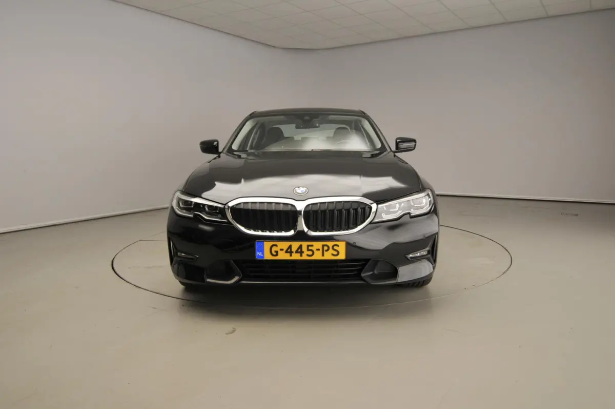 330e | LED | Leder | Navigatie | Sportstoelen | Stoelverwarming | SOH 94% | Hifi speakers | Alu 17 inch
