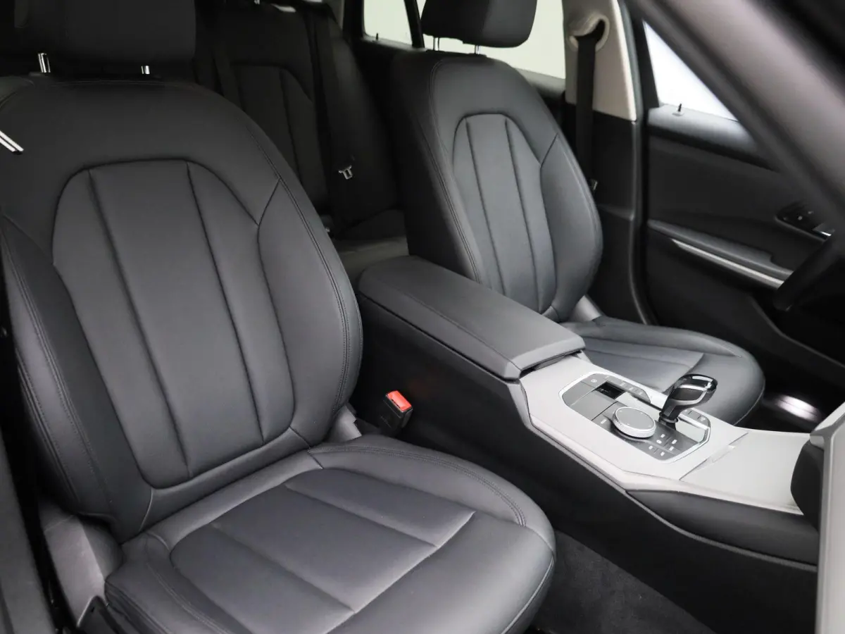 330e | Automaat | Parkeersensoren | Climate Control | Cruise Control |