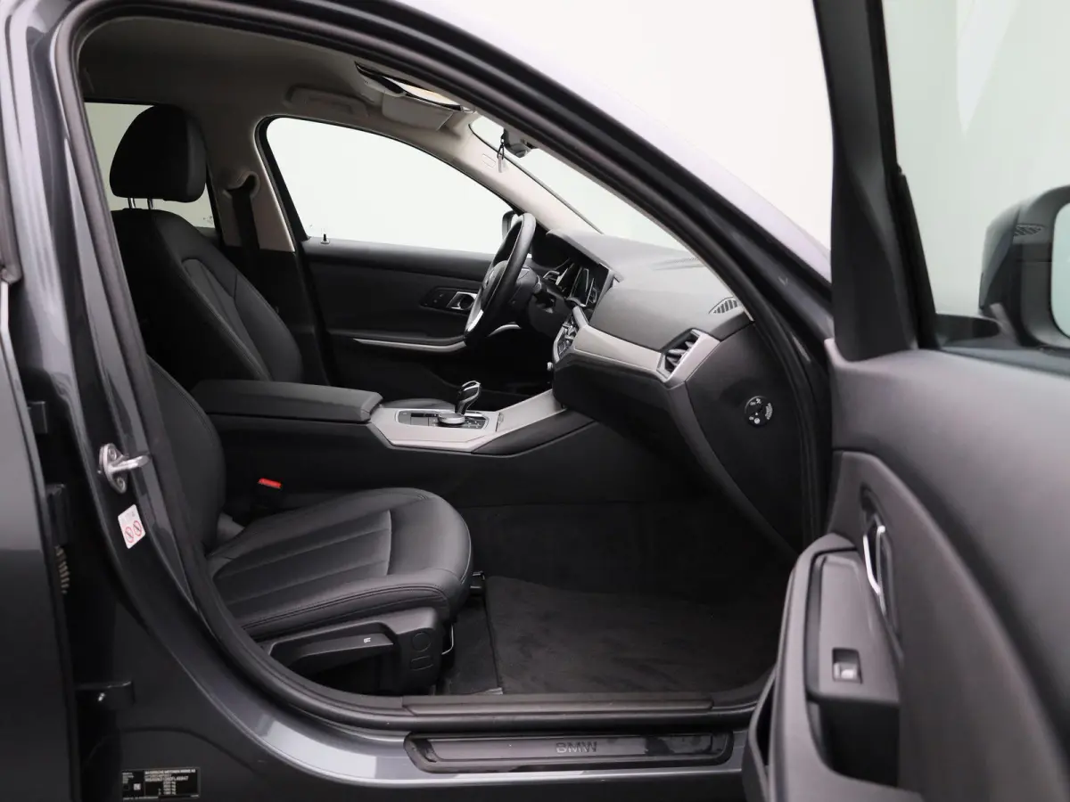 330e | Automaat | Parkeersensoren | Climate Control | Cruise Control |