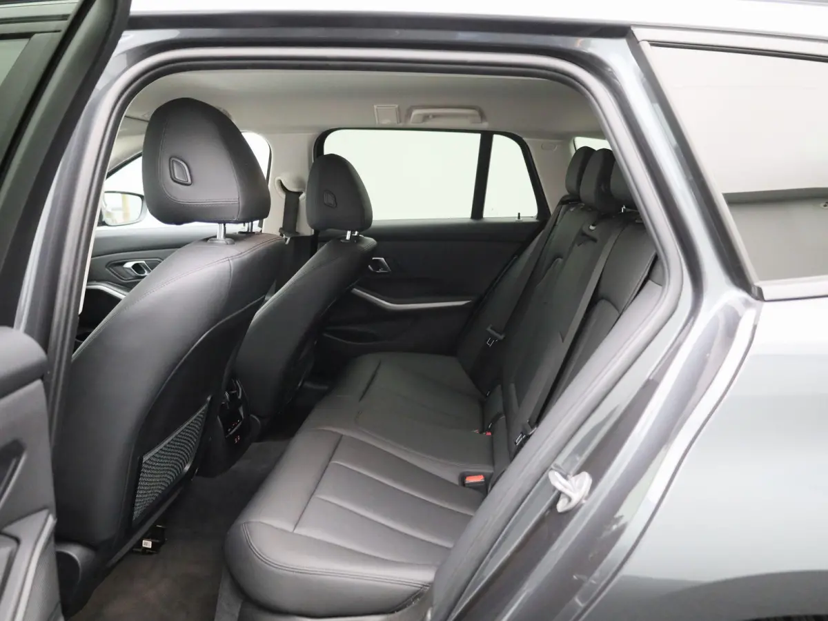 330e | Automaat | Parkeersensoren | Climate Control | Cruise Control |