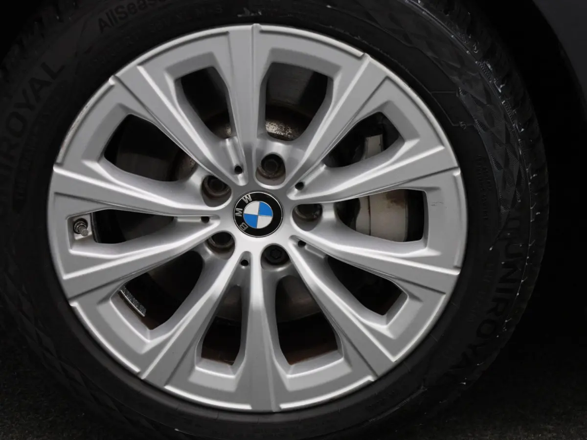330e | Automaat | Parkeersensoren | Climate Control | Cruise Control |