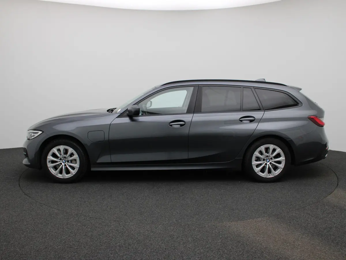 330e | Automaat | Parkeersensoren | Climate Control | Cruise Control |