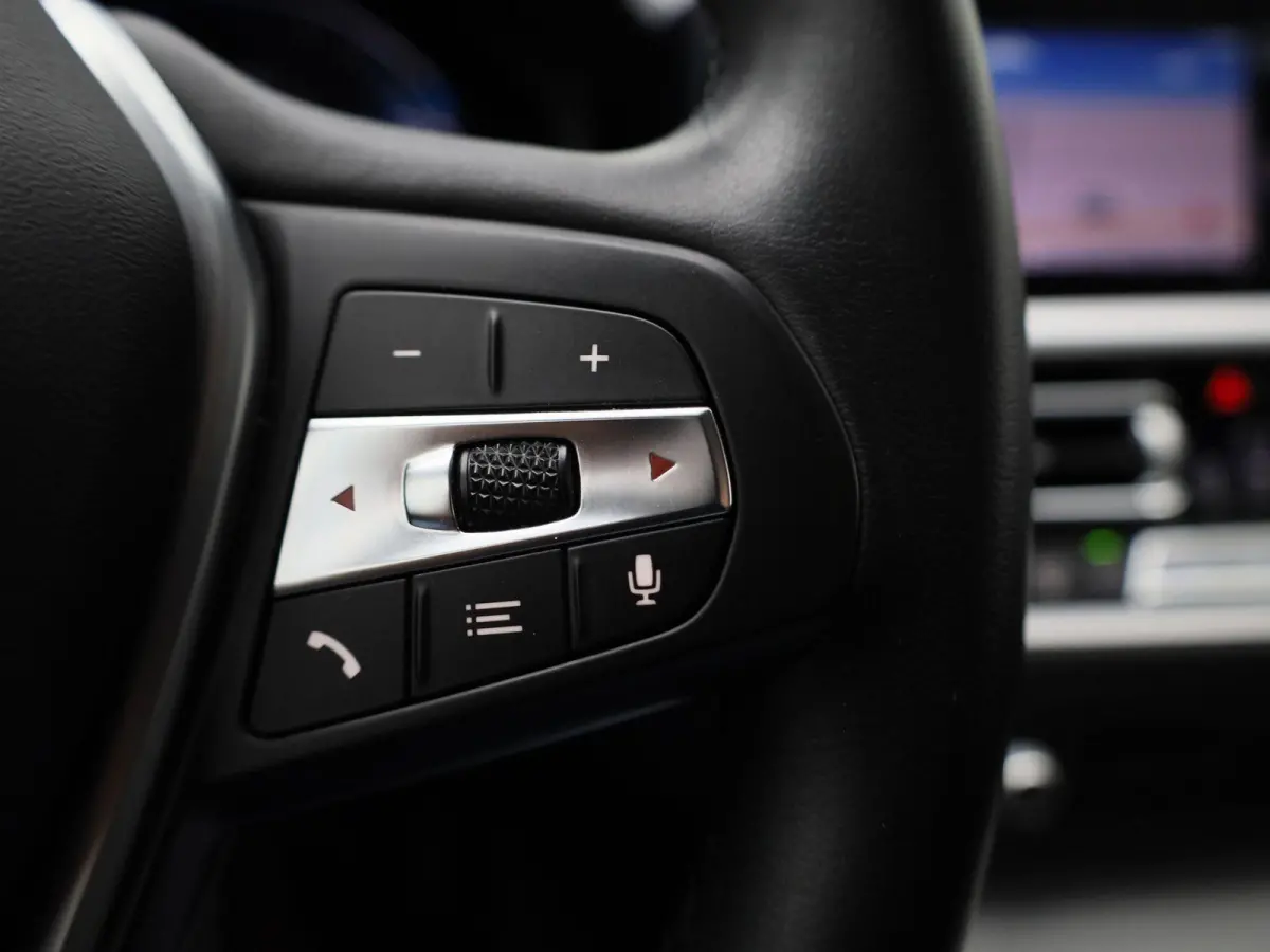 330e | Automaat | Parkeersensoren | Climate Control | Cruise Control |