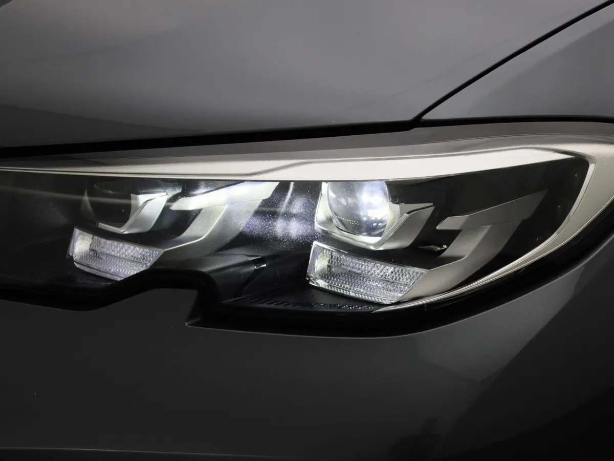 330e | Automaat | Parkeersensoren | Climate Control | Cruise Control |