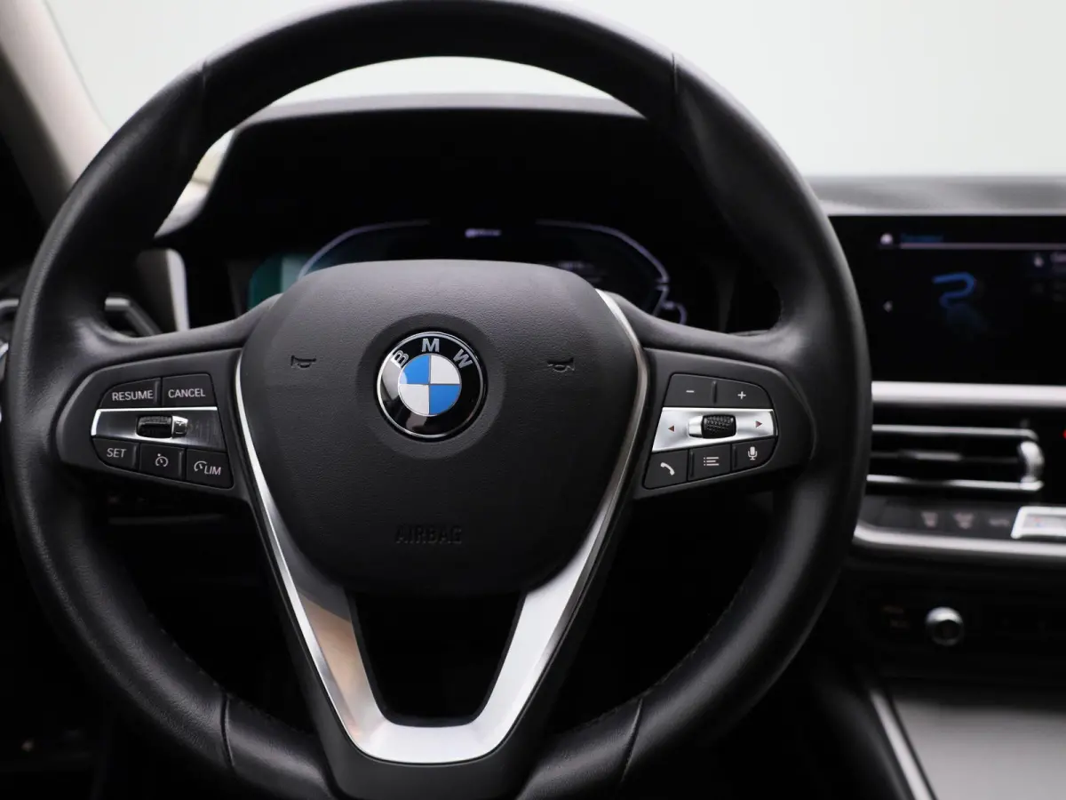 330e | Automaat | Parkeersensoren | Climate Control | Cruise Control |