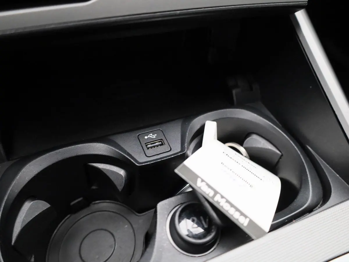 330e | Automaat | Parkeersensoren | Climate Control | Cruise Control |