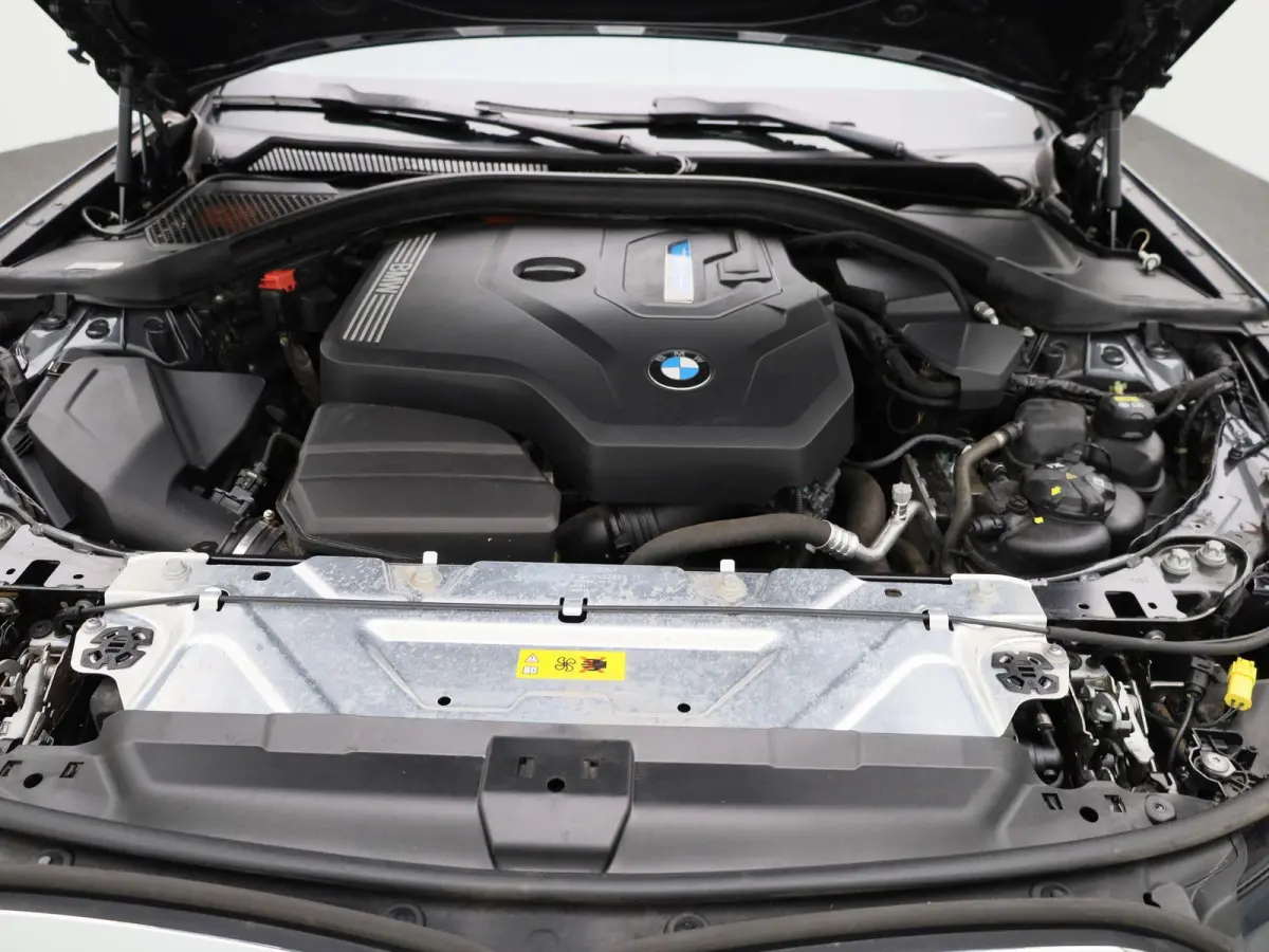 330e | Automaat | Parkeersensoren | Climate Control | Cruise Control |