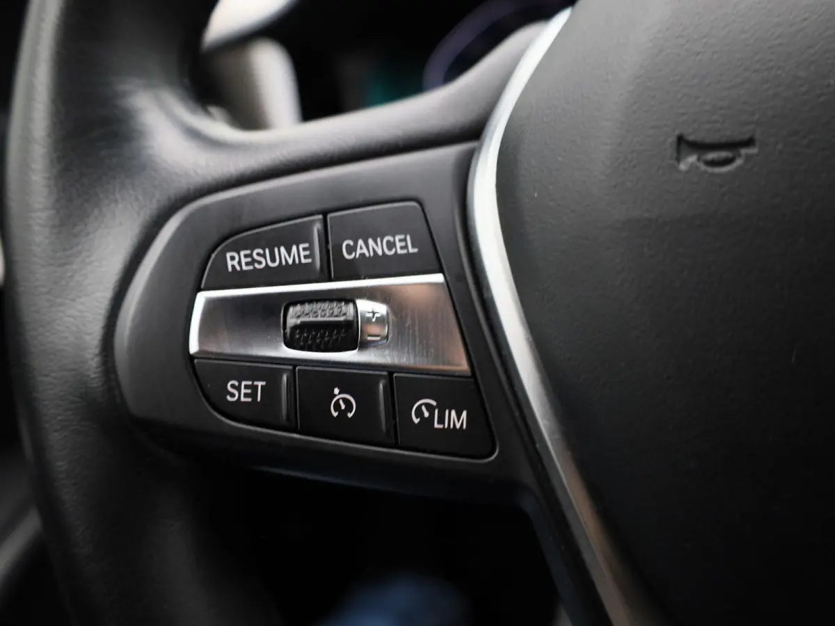 330e | Automaat | Parkeersensoren | Climate Control | Cruise Control |