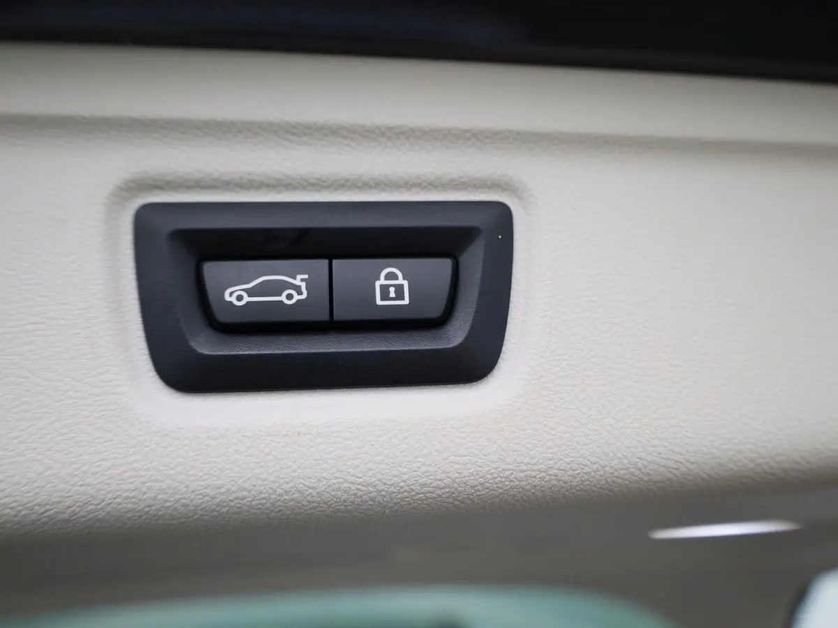 330e | Automaat | Parkeersensoren | Climate Control | Cruise Control |