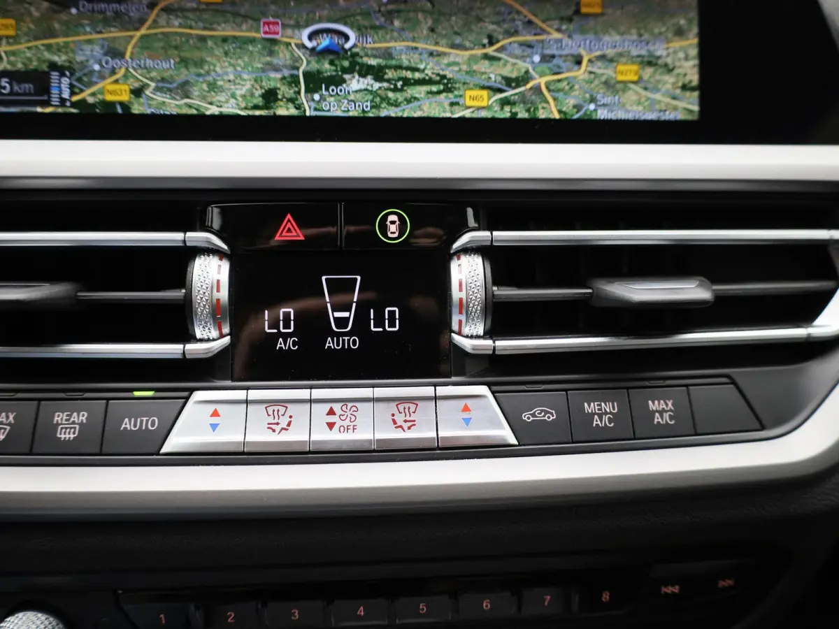 330e | Automaat | Parkeersensoren | Climate Control | Cruise Control |