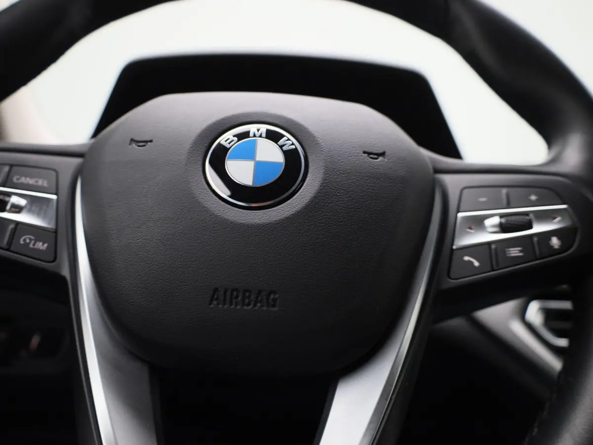 330e | Automaat | Parkeersensoren | Climate Control | Cruise Control |
