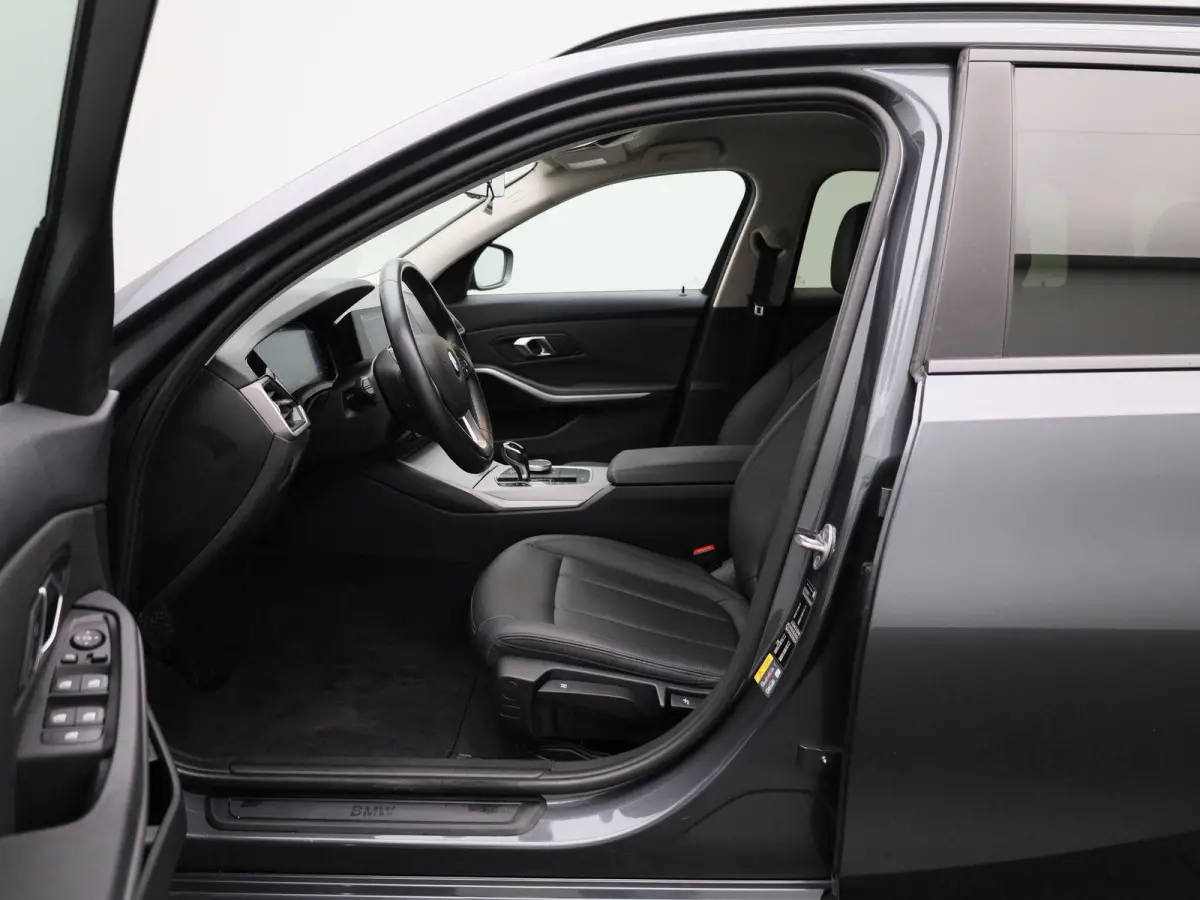 330e | Automaat | Parkeersensoren | Climate Control | Cruise Control |