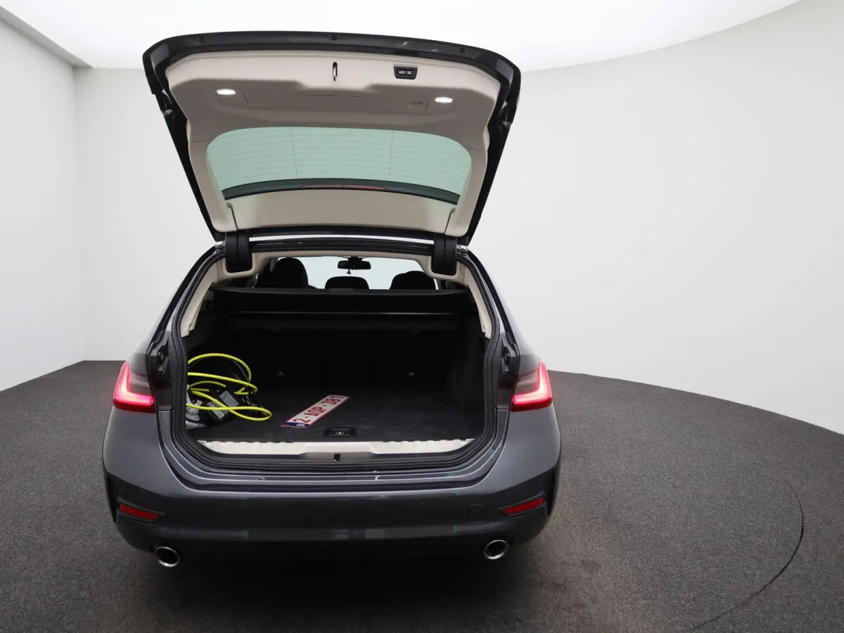 330e | Automaat | Parkeersensoren | Climate Control | Cruise Control |