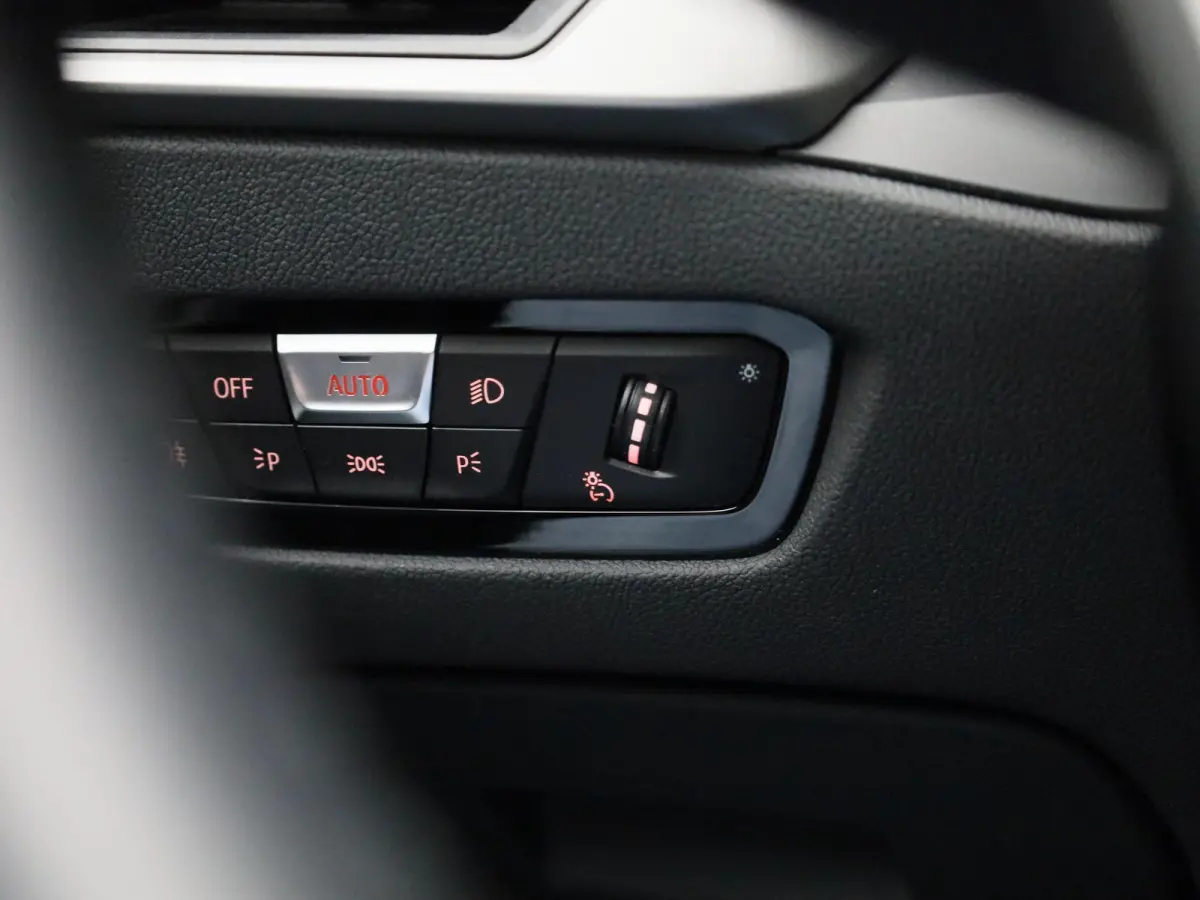 330e | Automaat | Parkeersensoren | Climate Control | Cruise Control |