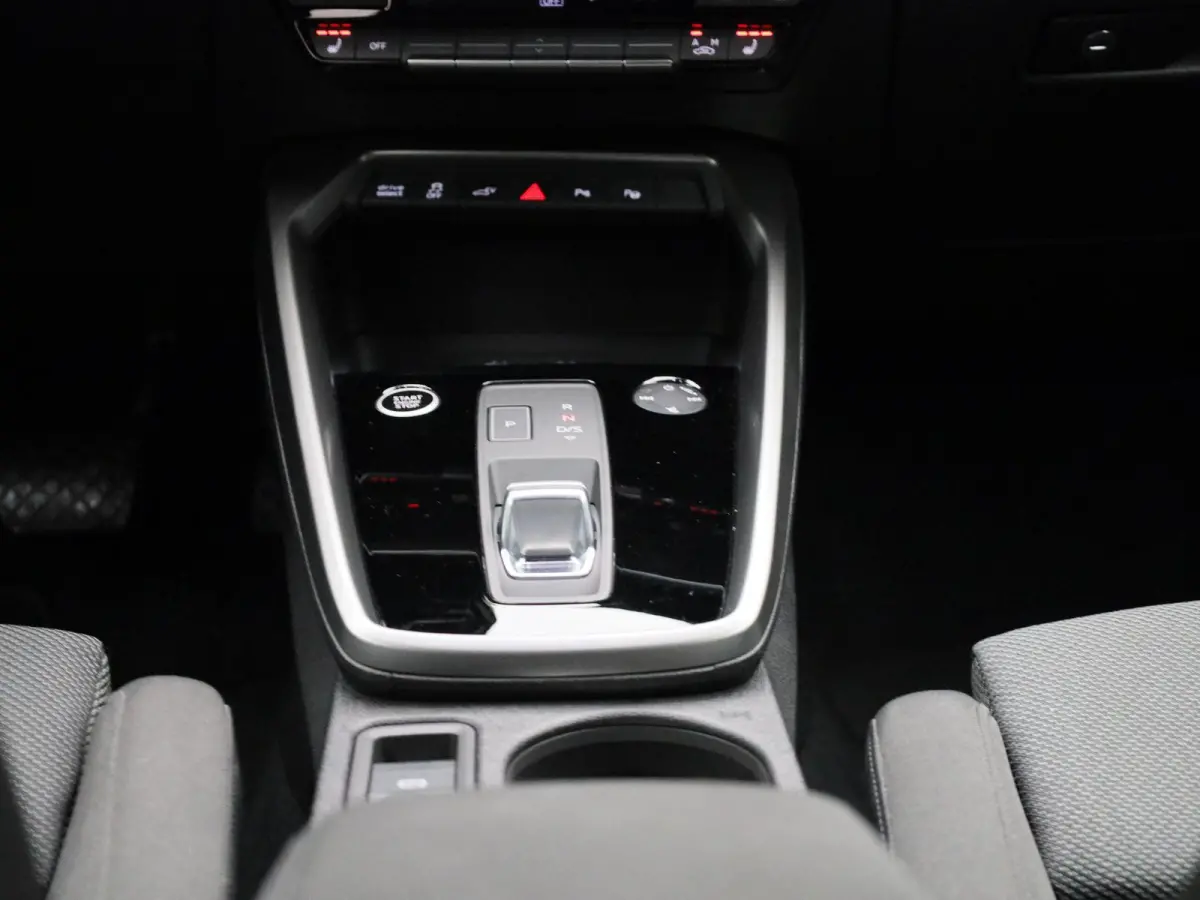 40 TFSI e Business edition | AUTOMAAT | CAMERA | VIRTUAL COCKPIT | ADAPTIVE CRUISE CONTROL | PRIVACY GLASS | STOELVERWARMING | CLIMATE CONTROL | DRIVE SELECT