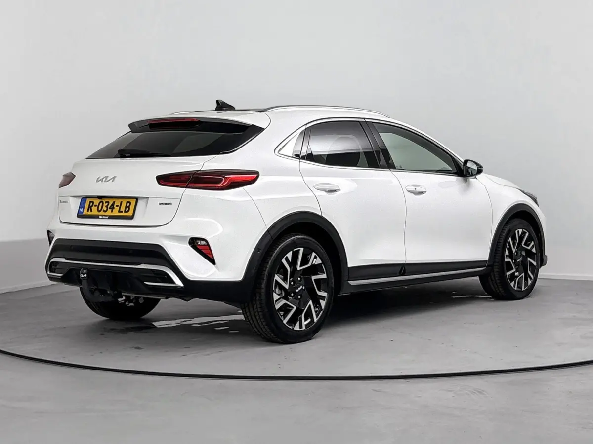 1.6 GDi PHEV ExecutiveLine Origineel Nederlands Voertuig | 94,6% SOH | Automaat | Trekhaak | Panorama en Schuif Kantel Dak | Parkeersensoren Voor en Achter | Achteruitrijcamera | Stoelverwar
