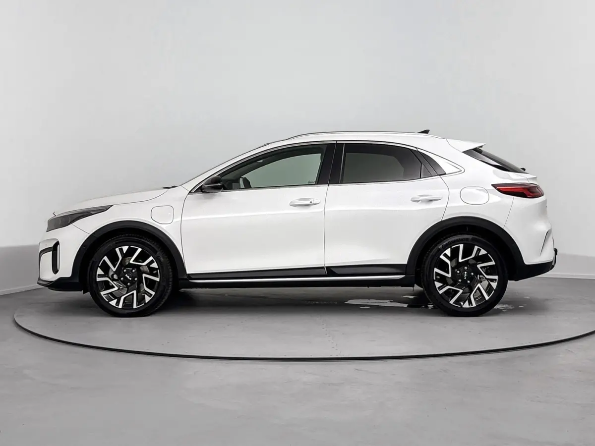 1.6 GDi PHEV ExecutiveLine Origineel Nederlands Voertuig | 94,6% SOH | Automaat | Trekhaak | Panorama en Schuif Kantel Dak | Parkeersensoren Voor en Achter | Achteruitrijcamera | Stoelverwar