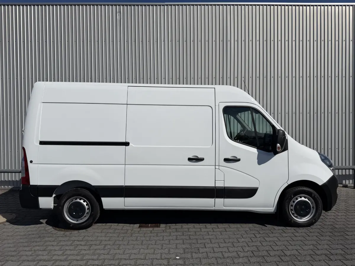 2.3 Turbo L2H2*A/C*CRUISE*PDC*NAVI*3-PERS.*